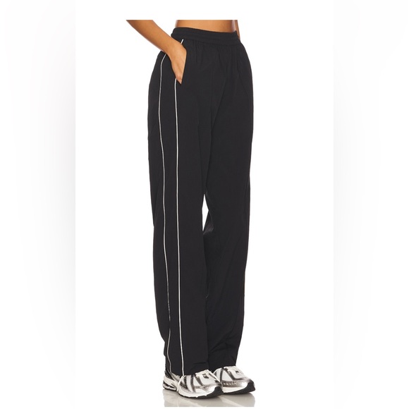 Revolve WellBeing + BeingWell Terra Pant - Picture 1 of 7